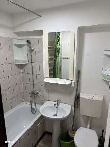 Inchiriez garsoniera