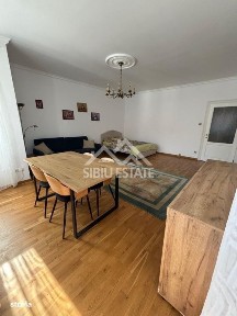 Apartament de inchiriat in centrul istoric, cu 2 camere, mobilat si ut