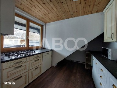 Casa prima inchiriere 120 mp 3 camere 2 bucatarii 2 bai zona Gusterita