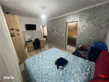 Garsoniera zona Spital - Comisia Centrala etaj 4 cu acoperis