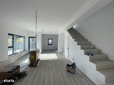 Duplex modern despartit prin baie - Mosnita Noua
