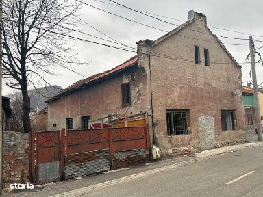 Casa de renovat 371 mp + 546 mp teren Petrosani