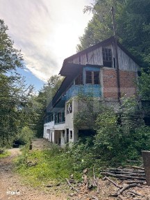 Cladire cu potential turistic, zona Gureni