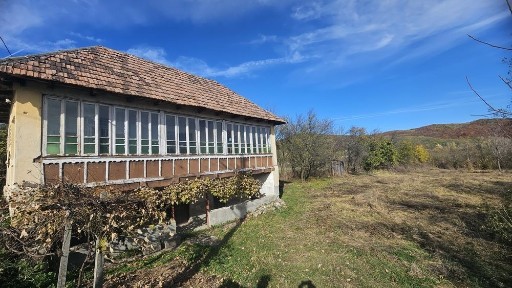 Casă de vânzare în Bălteni, Comuna Copăceni, Vâlcea - teren 500 mp
