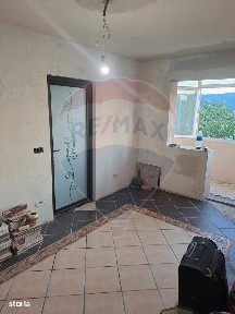 Apartament cu 2 camere de vânzare Savinesti