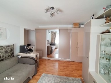 Aparatament de trei camere, semidecomandat, 56mp, Zona Pietii central