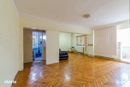 Apartament spatios, modernizat, 2 camere - Bd. Cosminului