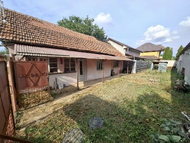 Casă cu potențial, aproape de centru - Marghita, str. Avram Iancu 56
