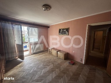 Apartament de vanzare 3 camere 50 mp utili zona Mihai Viteazul