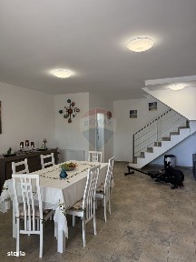 Vilă premium cu priveliște la lac și acces direct la apă