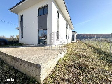 Case tip duplex in zona centrala Gilau.