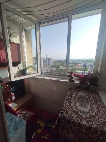 Primesc în garsonieră o femeie pe termen lung și va locui cu mine