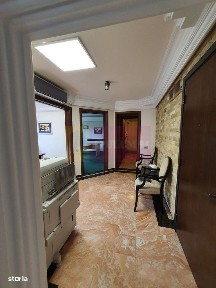 Apartament cu 3 camere de vanzare in Campina - Zona ultracentrala
