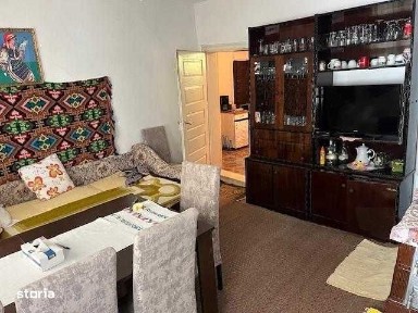 Vand casa cu dependinte si livada in comuna Gura Teghii