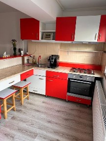 Apartament de închiriat cu 2 camere și grădina de 43 m pătrați.