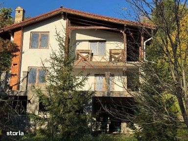 Vila S+P+E, priveliste deosebita, 6 camere, garaj, terasa, Cornu, PH