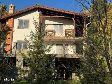 Vila S+P+E, priveliste deosebita, 6 camere, garaj, terasa, Cornu, PH