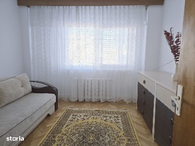 Inchiriez 2 camere Centru Civic etaj 1