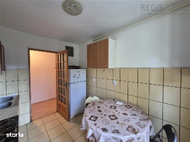 Apartament 3 camere decomandat, zona Spitalul Judetean