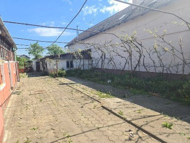 Casă regim Dp+P teren generos 1152 mp Codlea, DN1, 2 garaje, grădină