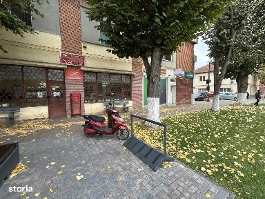 Vand spatiu comercial,actualmente POSTA din Chisineu Cris, din centru.