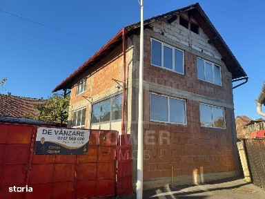 Două case la roșu în curte - Zona turistică Ocna Sibiului