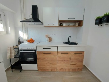 Inchiriez garsoniera zona Titan