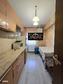 Bd. Traian, apartament cu 3 camere, etaj 2, mobilat, 370€/Luna