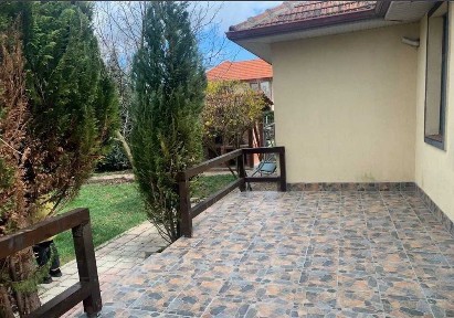 Casă de închiriat Lazuri Strada Dorle
