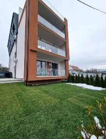 Apartament 2 camere cu CURTE PROPRIE