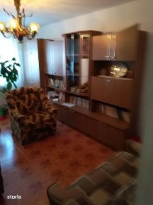 Vand apartament 3 camere Plopeni