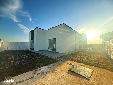 Casa Individuala la intrare in Berceni / 3 Camere / 2 Bai