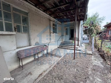 Casă cu personalitate și teren generos in Livezi, comuna Podari