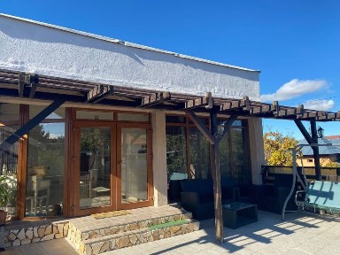 Casa cu spațiu comercial Izvor Simnicu de Sus