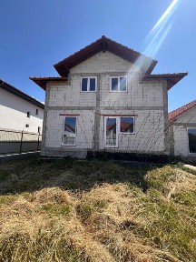 Casa individuala de vanzare