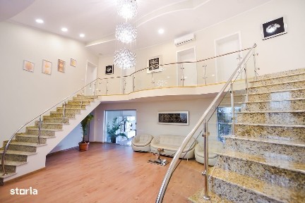 Reședință privată de lux cu vedere panoramică la lac