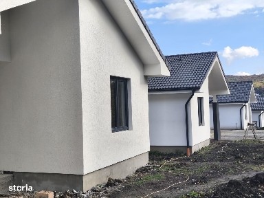 Casa noua, semifinisata de vanzare in Livezeni
