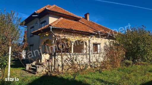 Casă de vânzare în Curtea de Argeș.