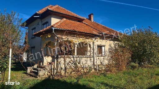 Casă de vânzare în Curtea de Argeș.