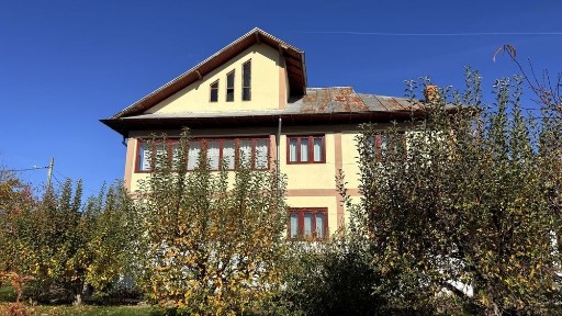 Casa tip pensiune curtea de arges