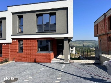 Duplex cu un design deosebit, spatiu generos si curte proprie
