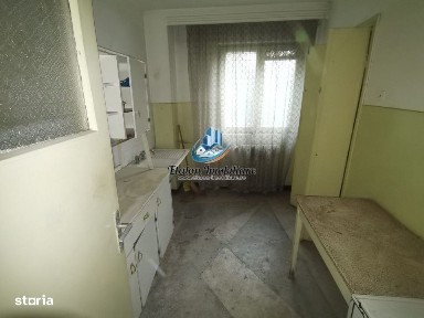 Apartament 2 camere semidecomandat, parter, Zona Posta Maratei