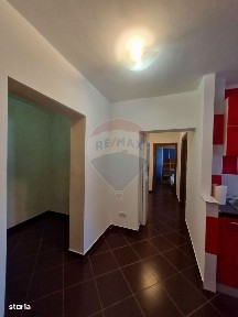Apartament cu 3 camere de închiriat în zona Central