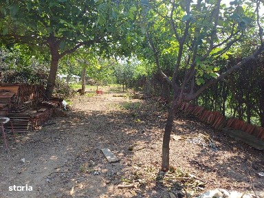 Vând casă bătrânească