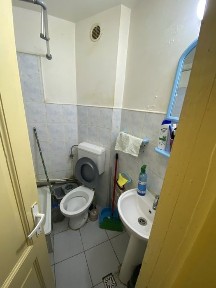 Vand Garsoniera Pitesti etaj 2 Pret 85.000 lei