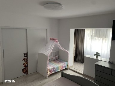 Vand apartament 3 camere decomandat