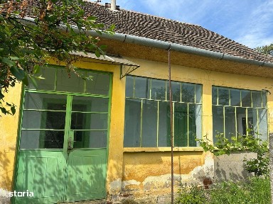 Casa individuala- Recas + teren generos 1500mp- Drum asfaltat - IDEAL