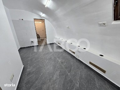 Spatiu comercial de vanzare 55 mp curte parcare zona Central din Sibiu