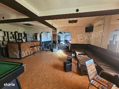 Casă + spațiu comercial de vânzare în Curtea de Argeș.