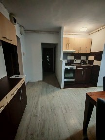 Închiriez apartament cu 3 camere
